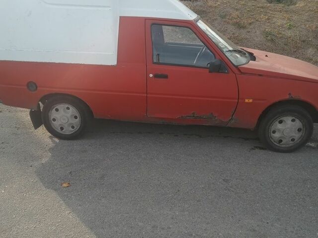 Красный ЗАЗ 1102 Таврия, объемом двигателя 1 л и пробегом 160 тыс. км за 335 $, фото 1 на Automoto.ua