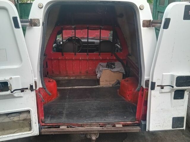 Красный ЗАЗ 1102 Таврия, объемом двигателя 1 л и пробегом 160 тыс. км за 335 $, фото 3 на Automoto.ua