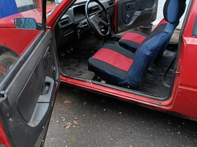 Красный ЗАЗ 1102 Таврия, объемом двигателя 1.1 л и пробегом 152 тыс. км за 550 $, фото 5 на Automoto.ua