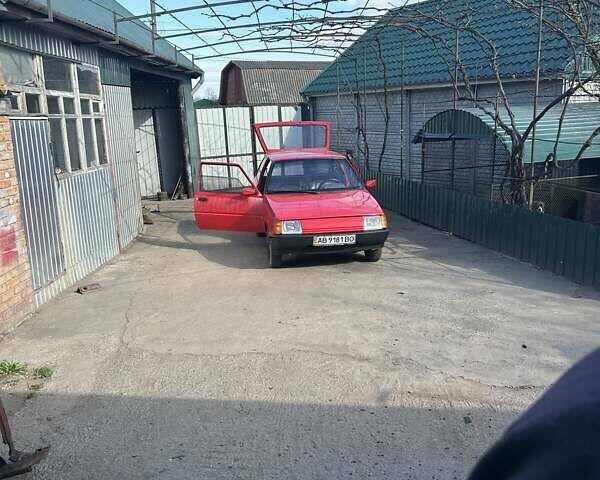 Красный ЗАЗ 1102 Таврия, объемом двигателя 1.1 л и пробегом 140 тыс. км за 1100 $, фото 3 на Automoto.ua