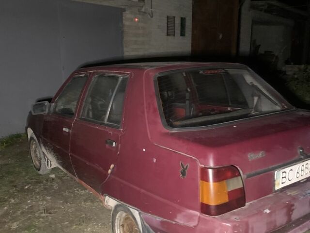 Красный ЗАЗ 1102 Таврия, объемом двигателя 0 л и пробегом 200 тыс. км за 143 $, фото 3 на Automoto.ua