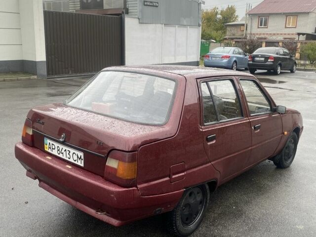 Красный ЗАЗ 1102 Таврия, объемом двигателя 1.2 л и пробегом 100 тыс. км за 761 $, фото 3 на Automoto.ua