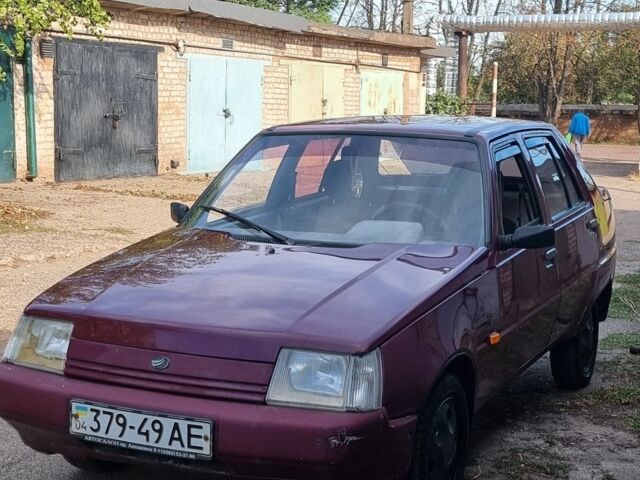 Красный ЗАЗ 1102 Таврия, объемом двигателя 0 л и пробегом 190 тыс. км за 42000 $, фото 3 на Automoto.ua