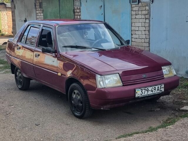 Красный ЗАЗ 1102 Таврия, объемом двигателя 0 л и пробегом 190 тыс. км за 42000 $, фото 2 на Automoto.ua
