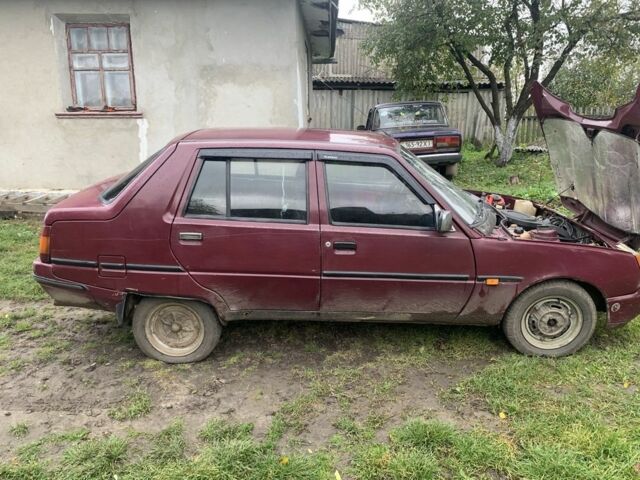 Червоний ЗАЗ 1102 Таврія, об'ємом двигуна 1.2 л та пробігом 250 тис. км за 355 $, фото 5 на Automoto.ua