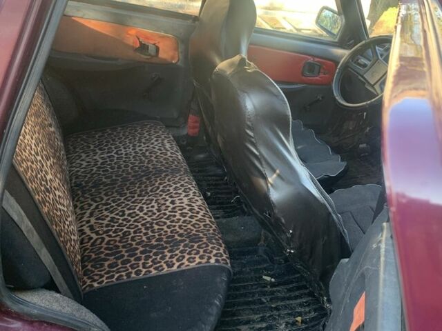 Червоний ЗАЗ 1102 Таврія, об'ємом двигуна 1.2 л та пробігом 250 тис. км за 355 $, фото 4 на Automoto.ua