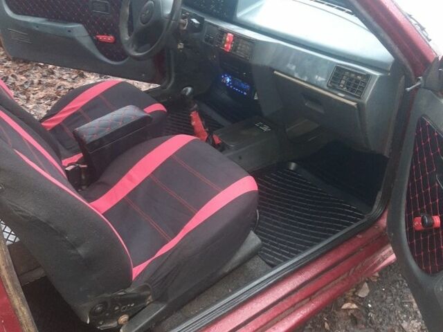 Красный ЗАЗ 1102 Таврия, объемом двигателя 1.2 л и пробегом 151 тыс. км за 900 $, фото 2 на Automoto.ua