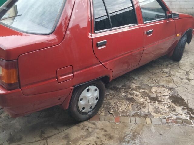 Червоний ЗАЗ 1102 Таврія, об'ємом двигуна 1.2 л та пробігом 107 тис. км за 900 $, фото 4 на Automoto.ua