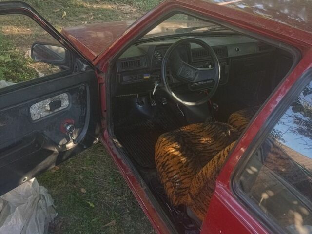 Красный ЗАЗ 1102 Таврия, объемом двигателя 1 л и пробегом 400 тыс. км за 437 $, фото 4 на Automoto.ua
