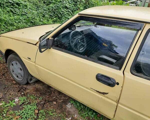 Желтый ЗАЗ 1102 Таврия, объемом двигателя 1.09 л и пробегом 35 тыс. км за 950 $, фото 4 на Automoto.ua