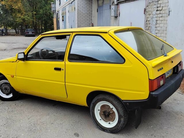 Желтый ЗАЗ 1102 Таврия, объемом двигателя 1.1 л и пробегом 300 тыс. км за 797 $, фото 4 на Automoto.ua