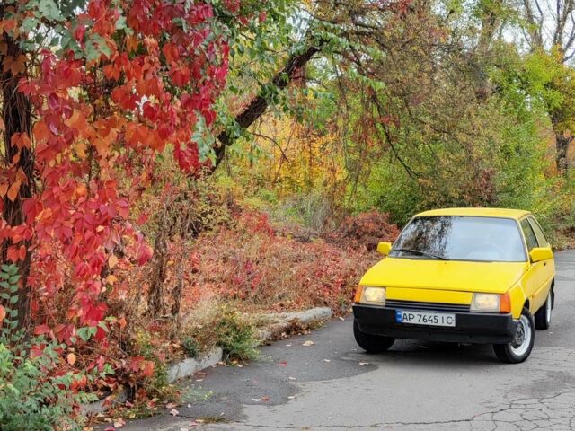 Желтый ЗАЗ 1102 Таврия, объемом двигателя 1.1 л и пробегом 300 тыс. км за 797 $, фото 1 на Automoto.ua