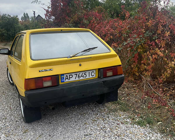Жовтий ЗАЗ 1102 Таврія, об'ємом двигуна 1.1 л та пробігом 300 тис. км за 799 $, фото 2 на Automoto.ua