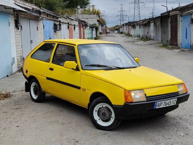 Желтый ЗАЗ 1102 Таврия, объемом двигателя 1.1 л и пробегом 300 тыс. км за 797 $, фото 3 на Automoto.ua