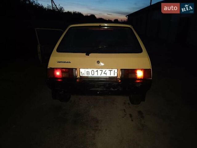Жовтий ЗАЗ 1102 Таврія, об'ємом двигуна 1.1 л та пробігом 325 тис. км за 500 $, фото 1 на Automoto.ua