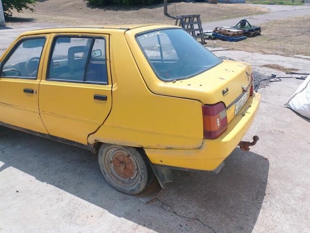 Желтый ЗАЗ 1102 Таврия, объемом двигателя 0 л и пробегом 990 тыс. км за 10000 $, фото 2 на Automoto.ua
