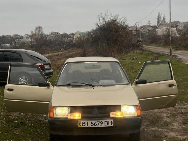 Желтый ЗАЗ 1102 Таврия, объемом двигателя 1.2 л и пробегом 104 тыс. км за 523 $, фото 1 на Automoto.ua