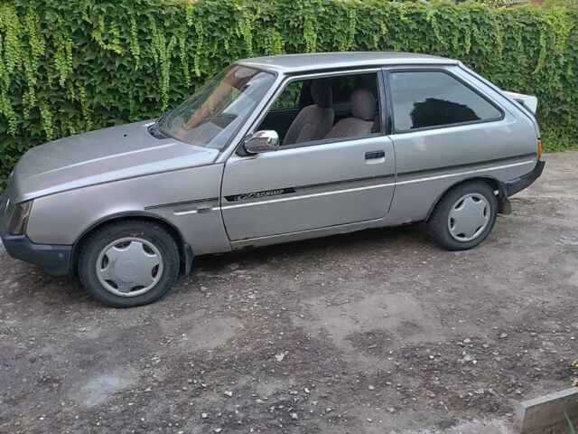 Серый ЗАЗ 1102 Таврия, объемом двигателя 1.1 л и пробегом 170 тыс. км за 800 $, фото 1 на Automoto.ua