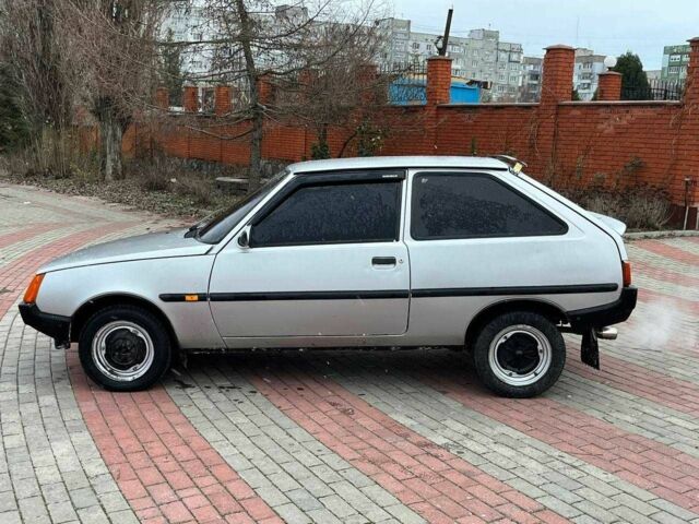 Серый ЗАЗ 1102 Таврия, объемом двигателя 1.2 л и пробегом 250 тыс. км за 799 $, фото 2 на Automoto.ua