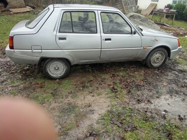 Серый ЗАЗ 1102 Таврия, объемом двигателя 0 л и пробегом 1000 тыс. км за 709 $, фото 6 на Automoto.ua