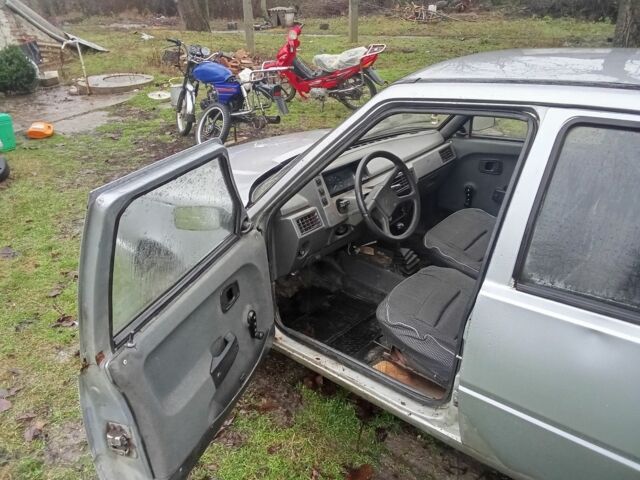 Серый ЗАЗ 1102 Таврия, объемом двигателя 0 л и пробегом 1000 тыс. км за 709 $, фото 4 на Automoto.ua