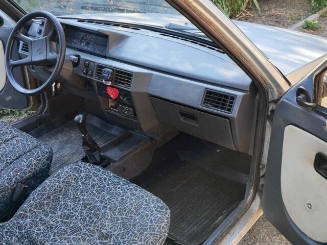 Серый ЗАЗ 1102 Таврия, объемом двигателя 1.2 л и пробегом 230 тыс. км за 500 $, фото 2 на Automoto.ua