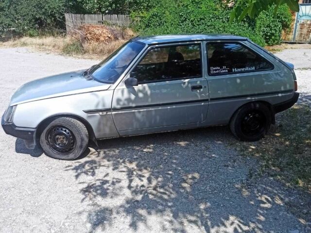 Серый ЗАЗ 1102 Таврия, объемом двигателя 1.3 л и пробегом 180 тыс. км за 1300 $, фото 3 на Automoto.ua