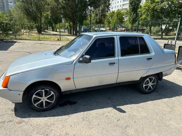Серый ЗАЗ 1102 Таврия, объемом двигателя 1.2 л и пробегом 100 тыс. км за 1200 $, фото 1 на Automoto.ua