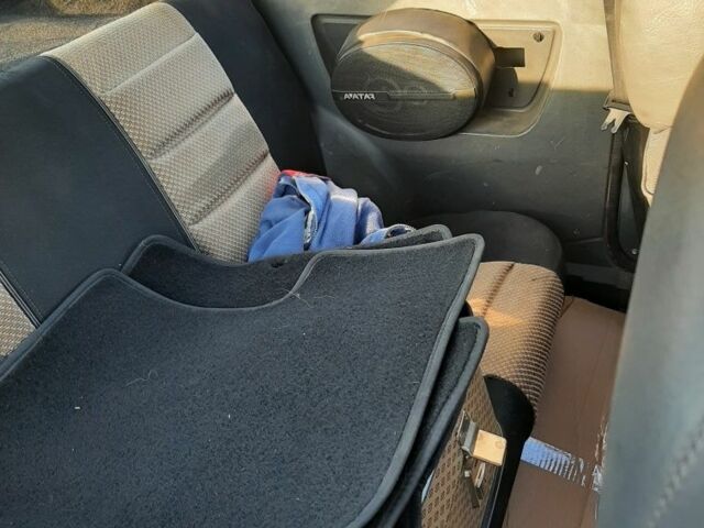 Серый ЗАЗ 1102 Таврия, объемом двигателя 1.1 л и пробегом 160 тыс. км за 400 $, фото 7 на Automoto.ua