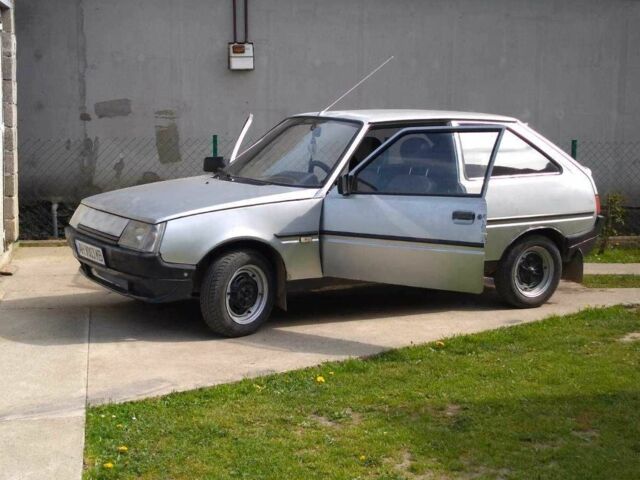 Серый ЗАЗ 1102 Таврия, объемом двигателя 1.2 л и пробегом 300 тыс. км за 710 $, фото 5 на Automoto.ua