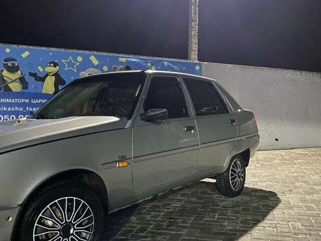 Серый ЗАЗ 1102 Таврия, объемом двигателя 1.2 л и пробегом 68 тыс. км за 1100 $, фото 2 на Automoto.ua