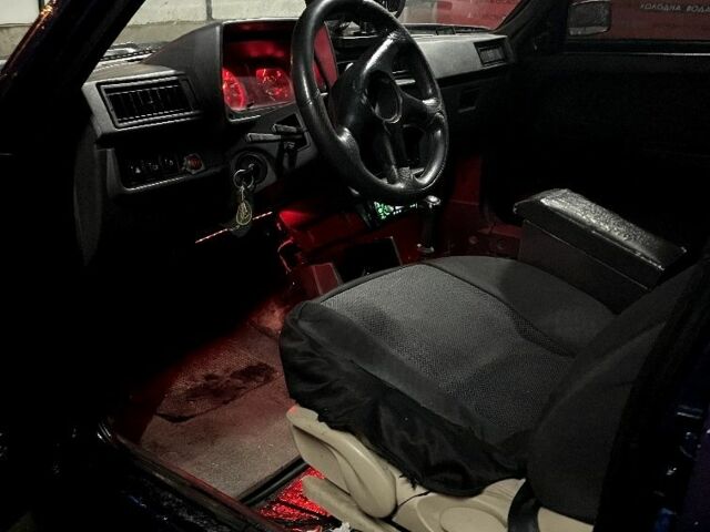 Синий ЗАЗ 1102 Таврия, объемом двигателя 1 л и пробегом 157 тыс. км за 666 $, фото 6 на Automoto.ua