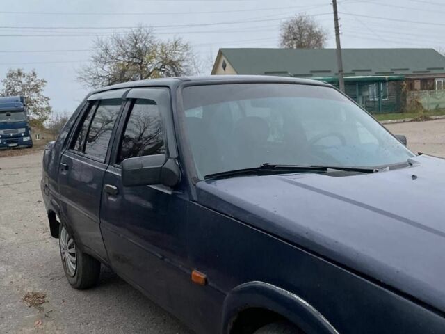 Синий ЗАЗ 1102 Таврия, объемом двигателя 1.2 л и пробегом 180 тыс. км за 700 $, фото 2 на Automoto.ua