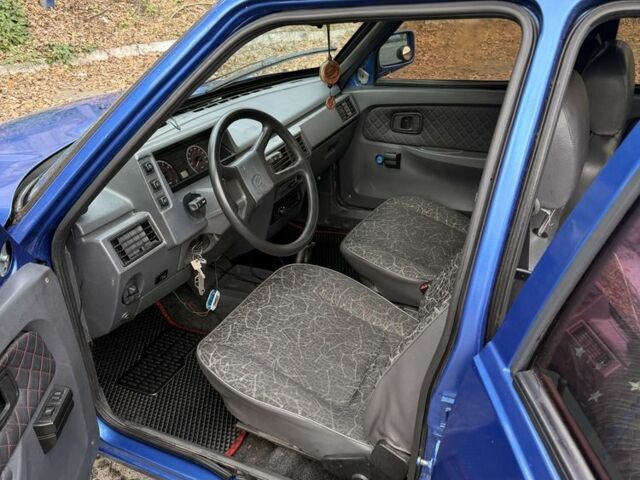 Синій ЗАЗ 1102 Таврія, об'ємом двигуна 1.2 л та пробігом 200 тис. км за 1000 $, фото 5 на Automoto.ua