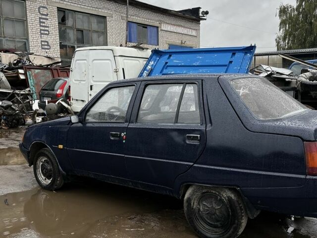 Синий ЗАЗ 1102 Таврия, объемом двигателя 1.2 л и пробегом 100 тыс. км за 650 $, фото 5 на Automoto.ua