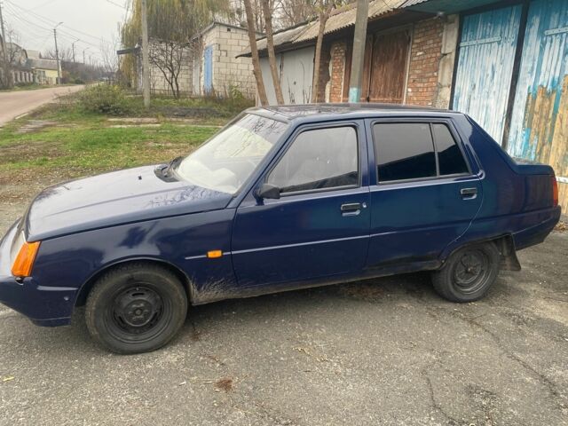 Синий ЗАЗ 1102 Таврия, объемом двигателя 1.2 л и пробегом 250 тыс. км за 1000 $, фото 3 на Automoto.ua