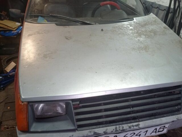 ЗАЗ 1102 Таврия 1990 в Кропивницком (Кировограде) на Automoto.ua Зеленый ЗАЗ 1102 Таврия, объемом двигателя 1.2 л и пробегом 34 тыс. км за 646 $, фото 3 на Automoto.ua