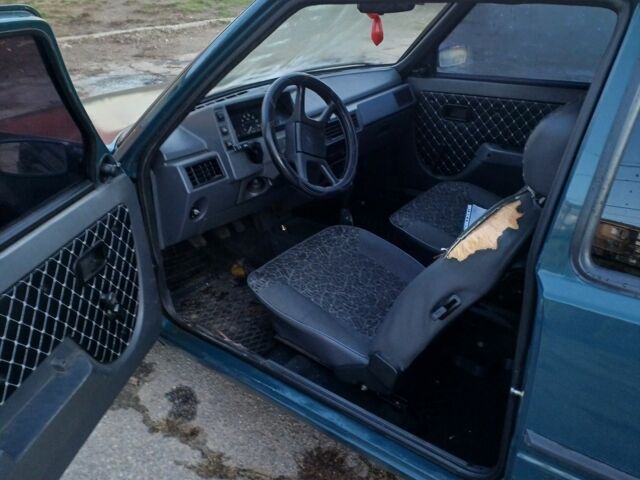 Зеленый ЗАЗ 1102 Таврия, объемом двигателя 1.2 л и пробегом 150 тыс. км за 950 $, фото 2 на Automoto.ua