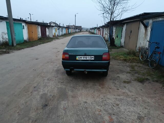 Зеленый ЗАЗ 1102 Таврия, объемом двигателя 1.2 л и пробегом 120 тыс. км за 750 $, фото 3 на Automoto.ua