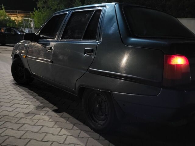 Зелений ЗАЗ 1102 Таврія, об'ємом двигуна 1.2 л та пробігом 182 тис. км за 901 $, фото 2 на Automoto.ua