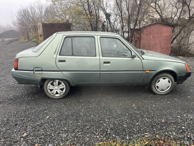 Зеленый ЗАЗ 1102 Таврия, объемом двигателя 1.2 л и пробегом 102 тыс. км за 1500 $, фото 3 на Automoto.ua