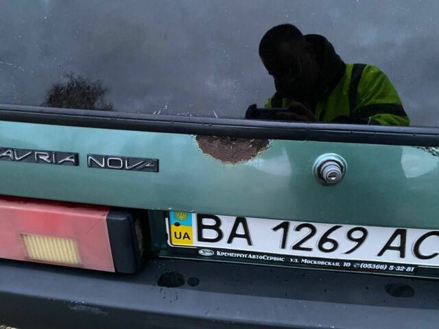 Зелений ЗАЗ 1102 Таврія, об'ємом двигуна 1.2 л та пробігом 152 тис. км за 800 $, фото 7 на Automoto.ua