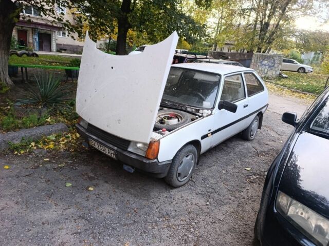Белый ЗАЗ 1102 Таврия-Нова, объемом двигателя 1 л и пробегом 200 тыс. км за 800 $, фото 1 на Automoto.ua