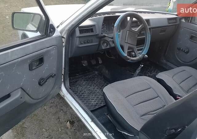 Білий ЗАЗ 1102 Таврия-Нова, об'ємом двигуна 1.2 л та пробігом 250 тис. км за 850 $, фото 7 на Automoto.ua