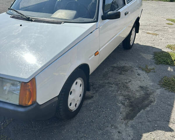 Білий ЗАЗ 1102 Таврія-Нова, об'ємом двигуна 1.09 л та пробігом 40 тис. км за 2000 $, фото 6 на Automoto.ua