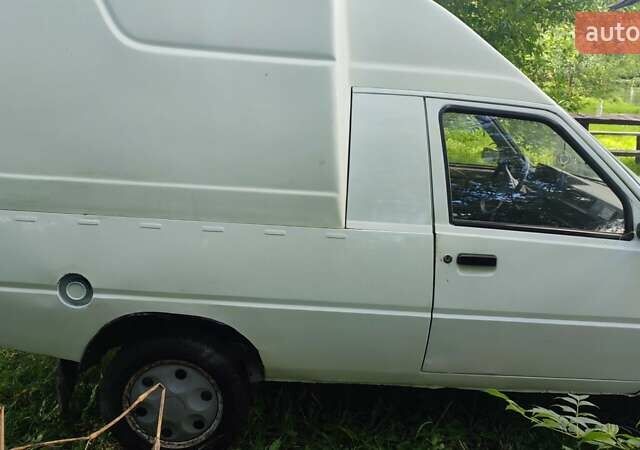 Белый ЗАЗ 1102 Таврія-Нова, объемом двигателя 1.2 л и пробегом 215 тыс. км за 1000 $, фото 7 на Automoto.ua