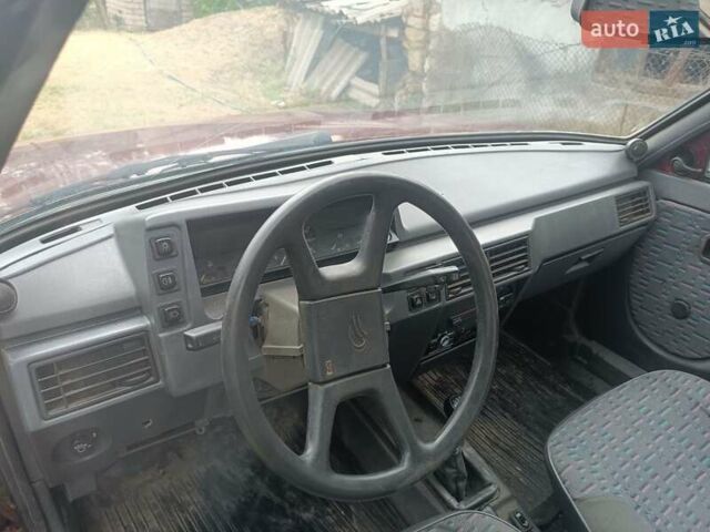 Красный ЗАЗ 1102 Таврія-Нова, объемом двигателя 1.1 л и пробегом 305 тыс. км за 800 $, фото 9 на Automoto.ua