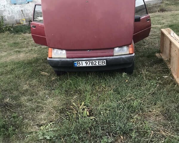 Красный ЗАЗ 1102 Таврия-Нова, объемом двигателя 1.09 л и пробегом 100 тыс. км за 700 $, фото 4 на Automoto.ua