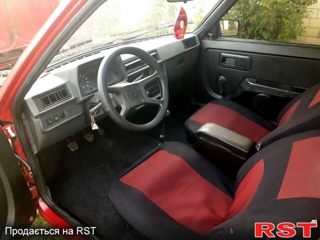 Красный ЗАЗ 1102 Таврия-Нова, объемом двигателя 1.1 л и пробегом 137 тыс. км за 800 $, фото 6 на Automoto.ua