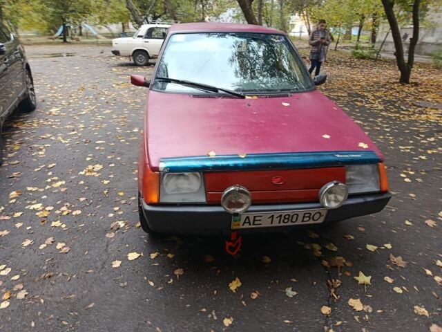 ЗАЗ 1102 Таврия-Нова 2002 у Дніпро (Дніпропетровську) на Automoto.ua Червоний ЗАЗ 1102 Таврия-Нова, об'ємом двигуна 1.1 л та пробігом 70 тис. км за 832 $, фото 2 на Automoto.ua